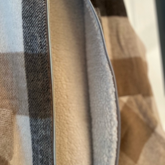 Plaid Sherpa-Lined Vest - Picture 4 of 5